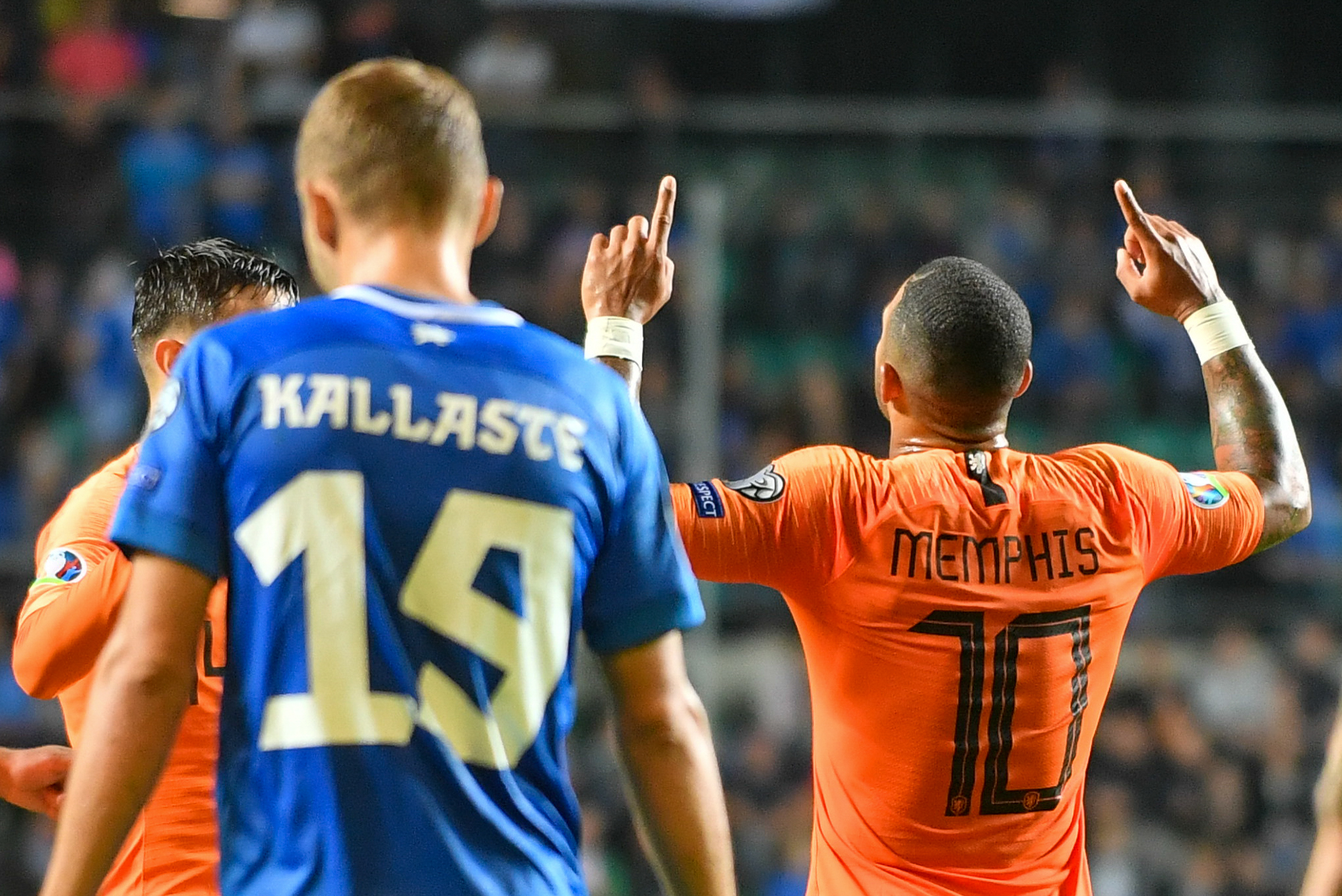 荷兰队在欧洲预选赛中取得囧胜，成功锁定晋级资格的简单介绍