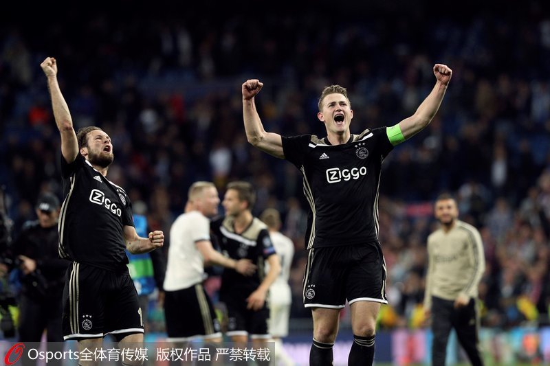 包含西班牙爆冷巴黎，德利赫特高光表现的词条