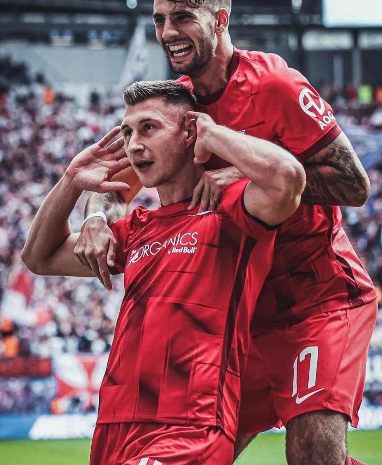 包含莱比锡红牛横扫墨西哥，恩昆库惊艳世界的词条