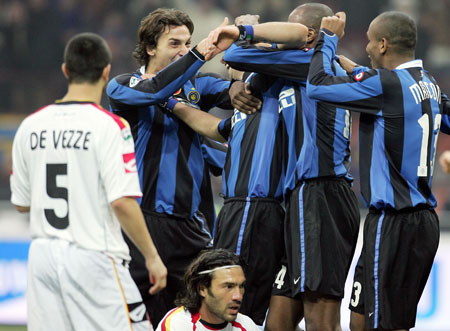 国际米兰横扫曼联,穆勒打破历史纪录 国际米兰横扫曼联,穆勒打破历史纪录