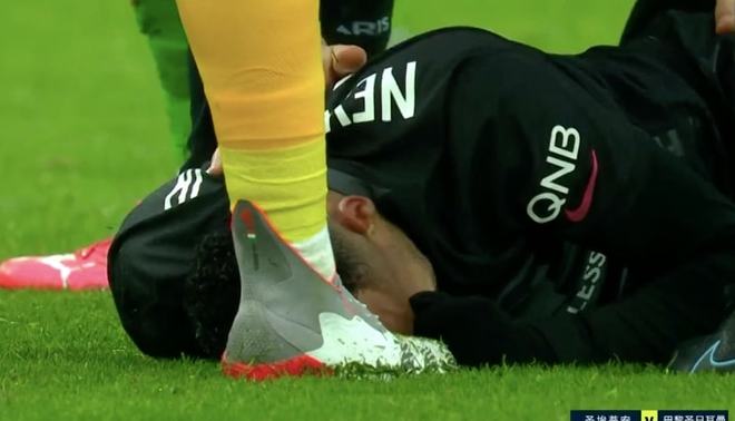 关于拜仁鏖战巴黎，马尔基尼奥斯完成帽子戏法的信息