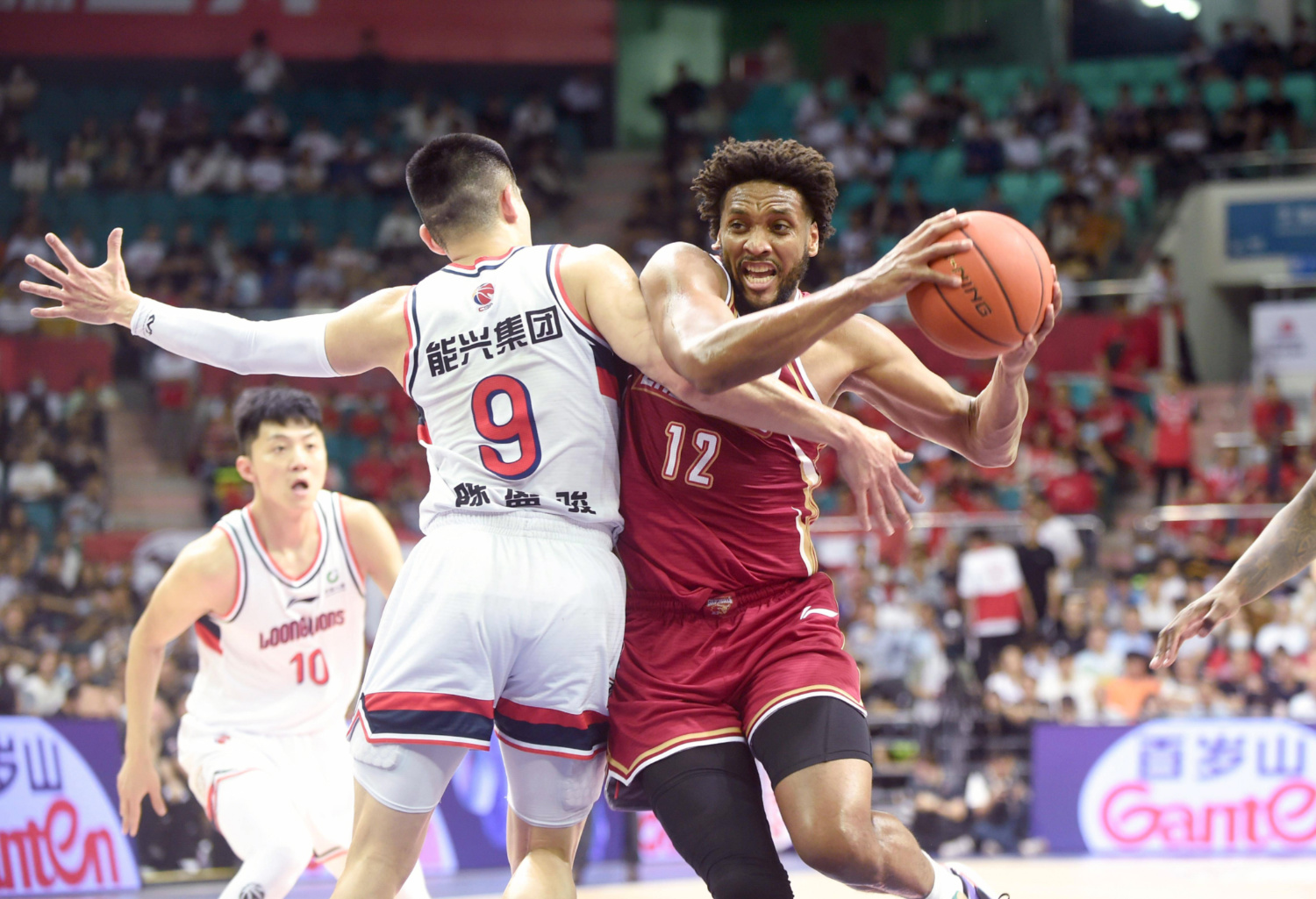 猛龙逆转山东队，东契奇带队取胜