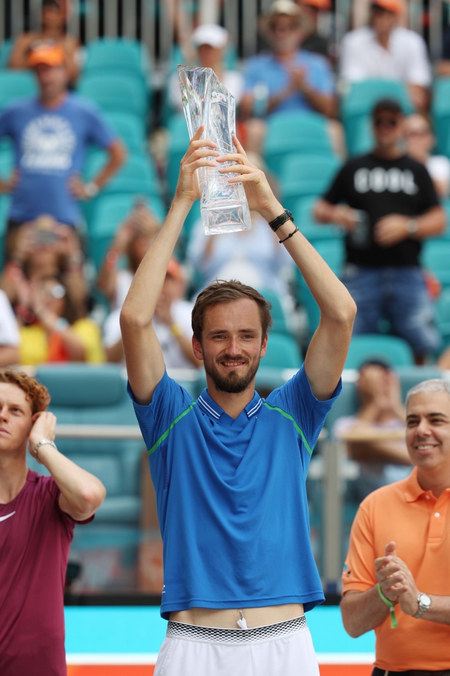 戴维斯杯逆转ATP总决赛，梅德韦杰夫点燃赛场的简单介绍