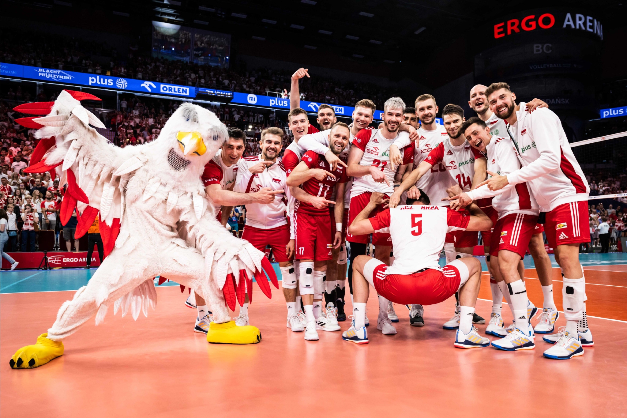 波兰队轻取日本队，波尔关键制胜