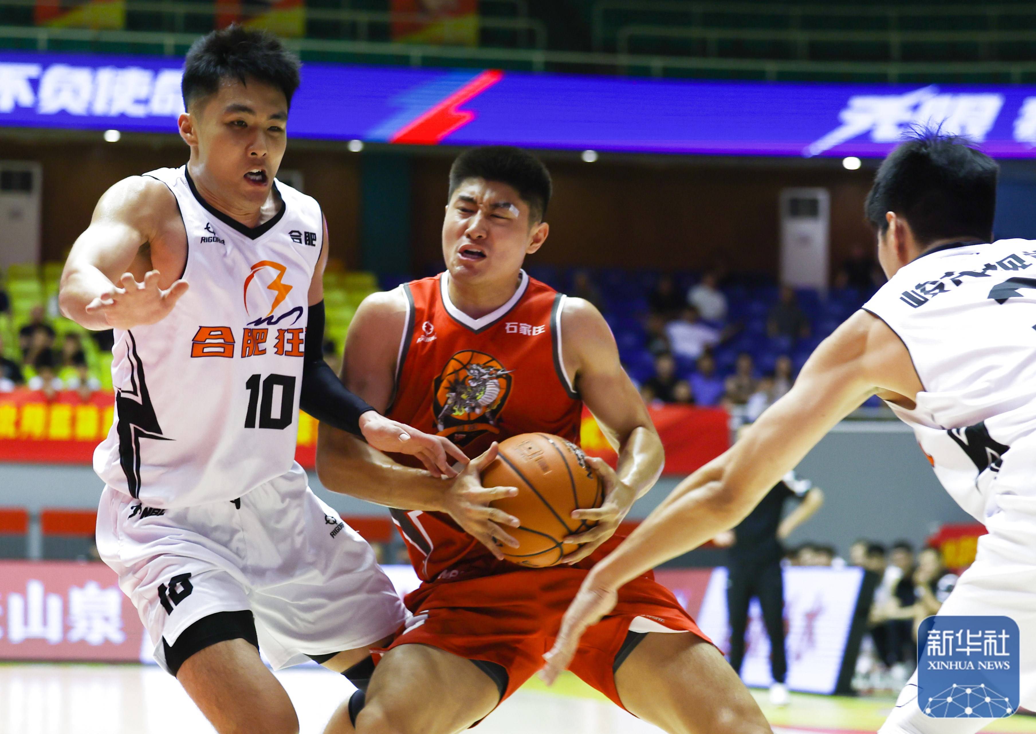 石家庄男篮不畏强队，追逐胜利