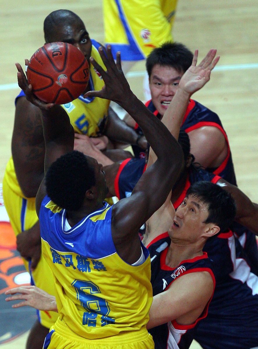 奥运男篮场面激烈异常,全力以赴 奥运男篮场面激烈异常,全力以赴