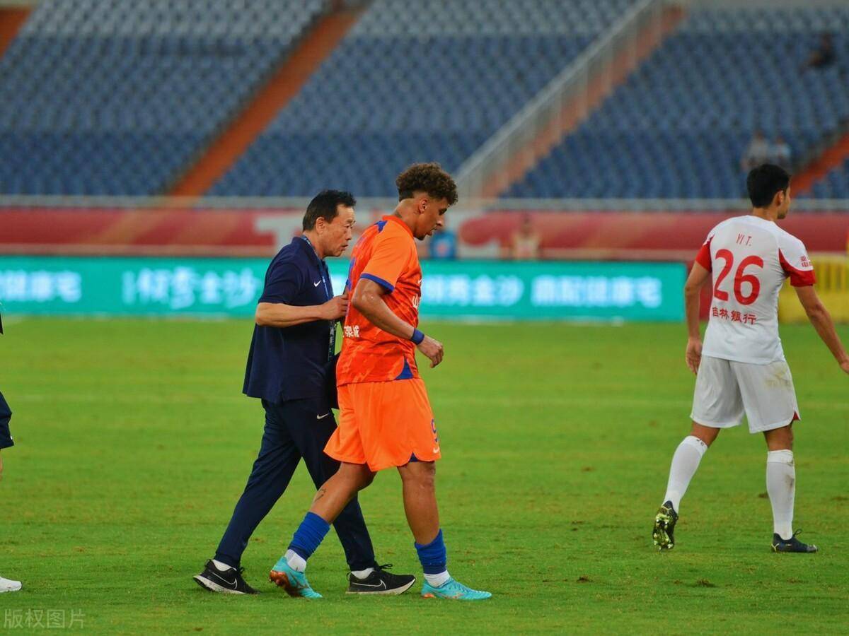 匹卡尔齐被调整出场，加速球队合练备战的简单介绍