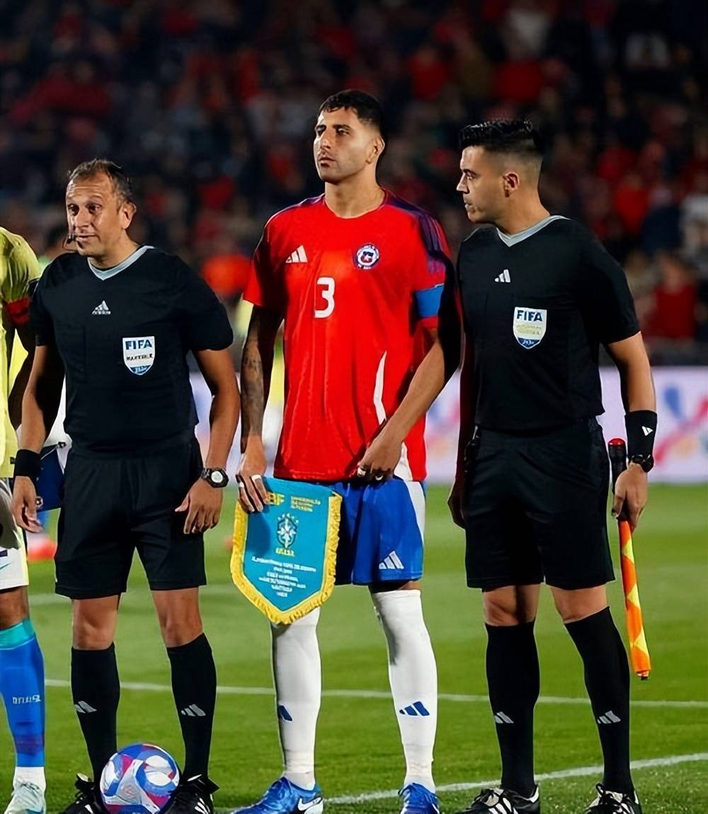 包含都灵新秀登场献绝杀，球迷欢呼不已的词条