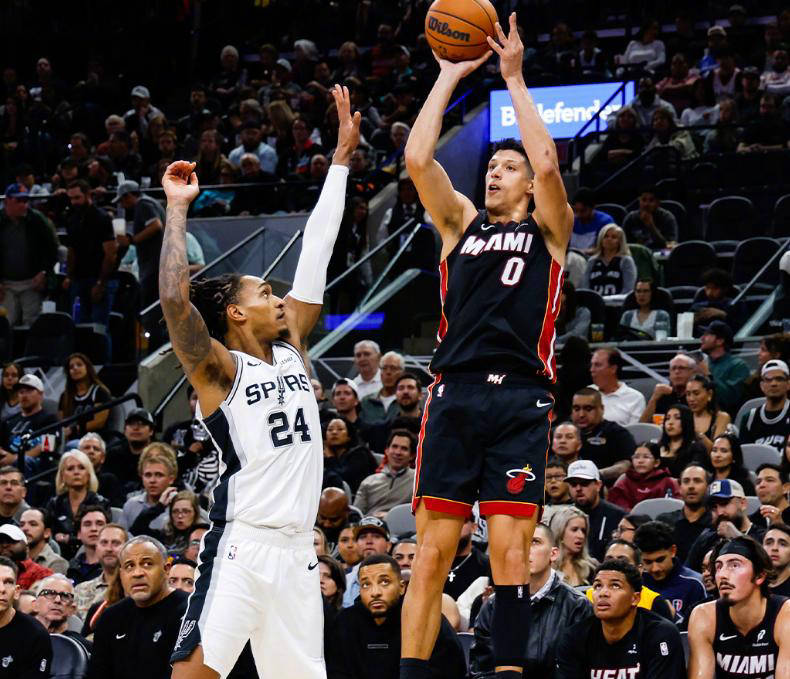 马刺队主帅调整战术,带领球队扭转局势的简单介绍 马刺队主帅调整战术,带领球队扭转局势的简单介绍