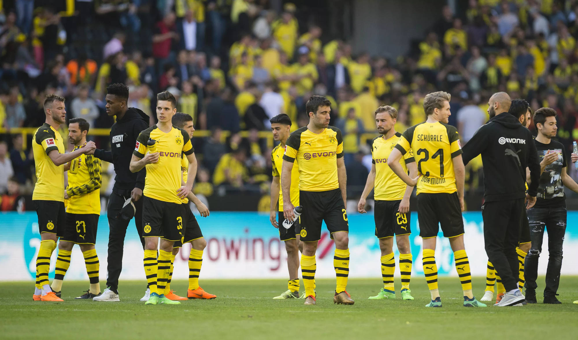 多特蒙德防线失误频出，重新调整阵容排兵布阵的简单介绍