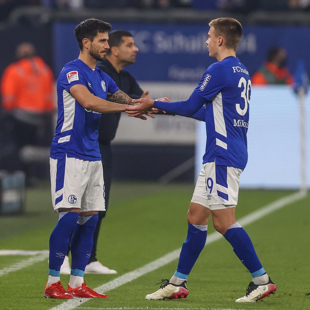 沙尔克遭遇挫败，陷入连败困境