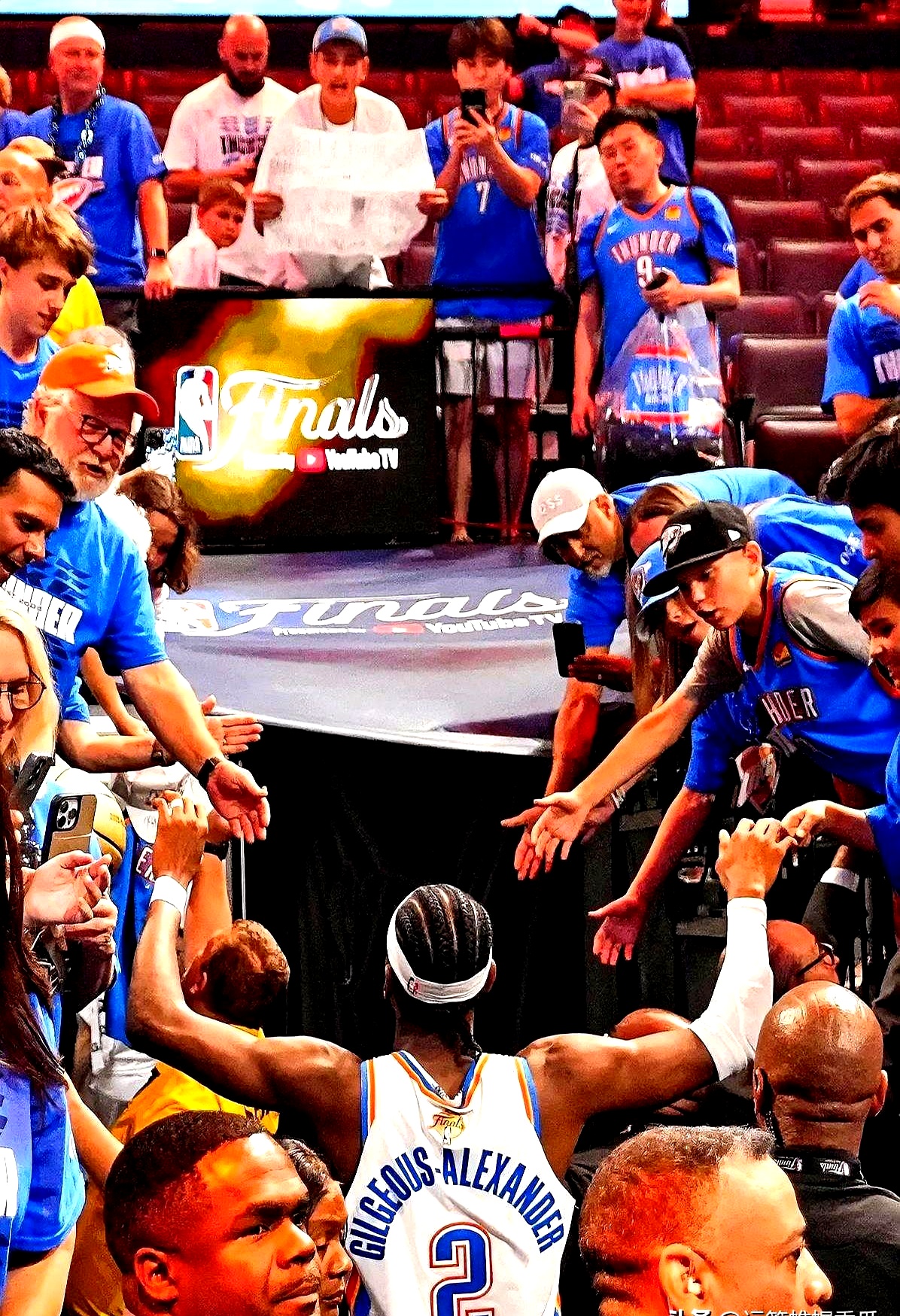 关于情绪高涨！世界篮球赛事焦点频现的信息