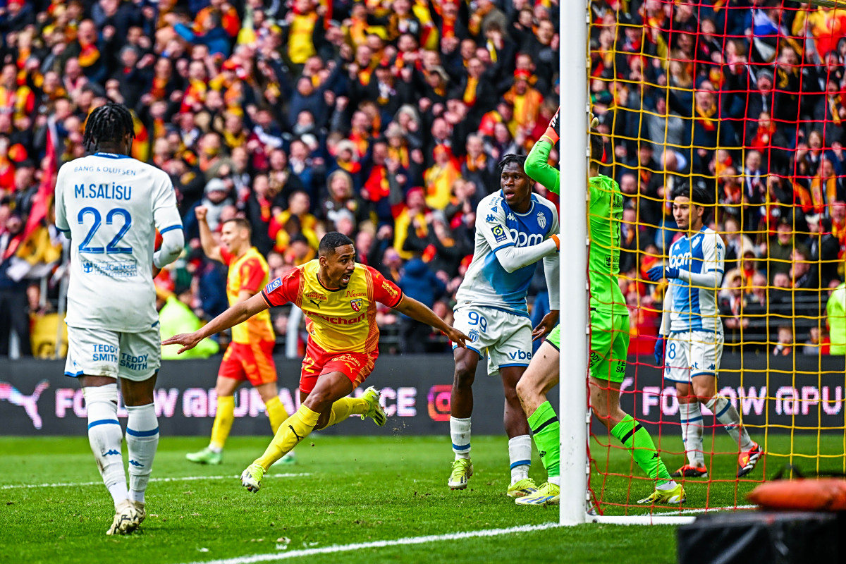 意甲球队球迷积极支持，主场气氛火爆的简单介绍