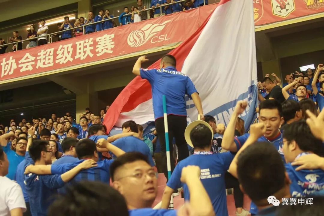 关于申花球迷神秘礼物激发球员斗志的信息 关于申花球迷神秘礼物激发球员斗志的信息