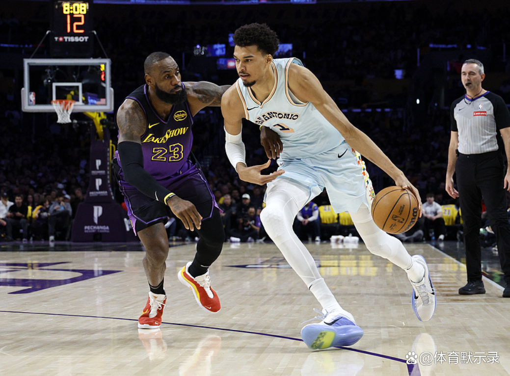 勇士队大胜马刺,豪取八连胜 勇士队大胜马刺,豪取八连胜