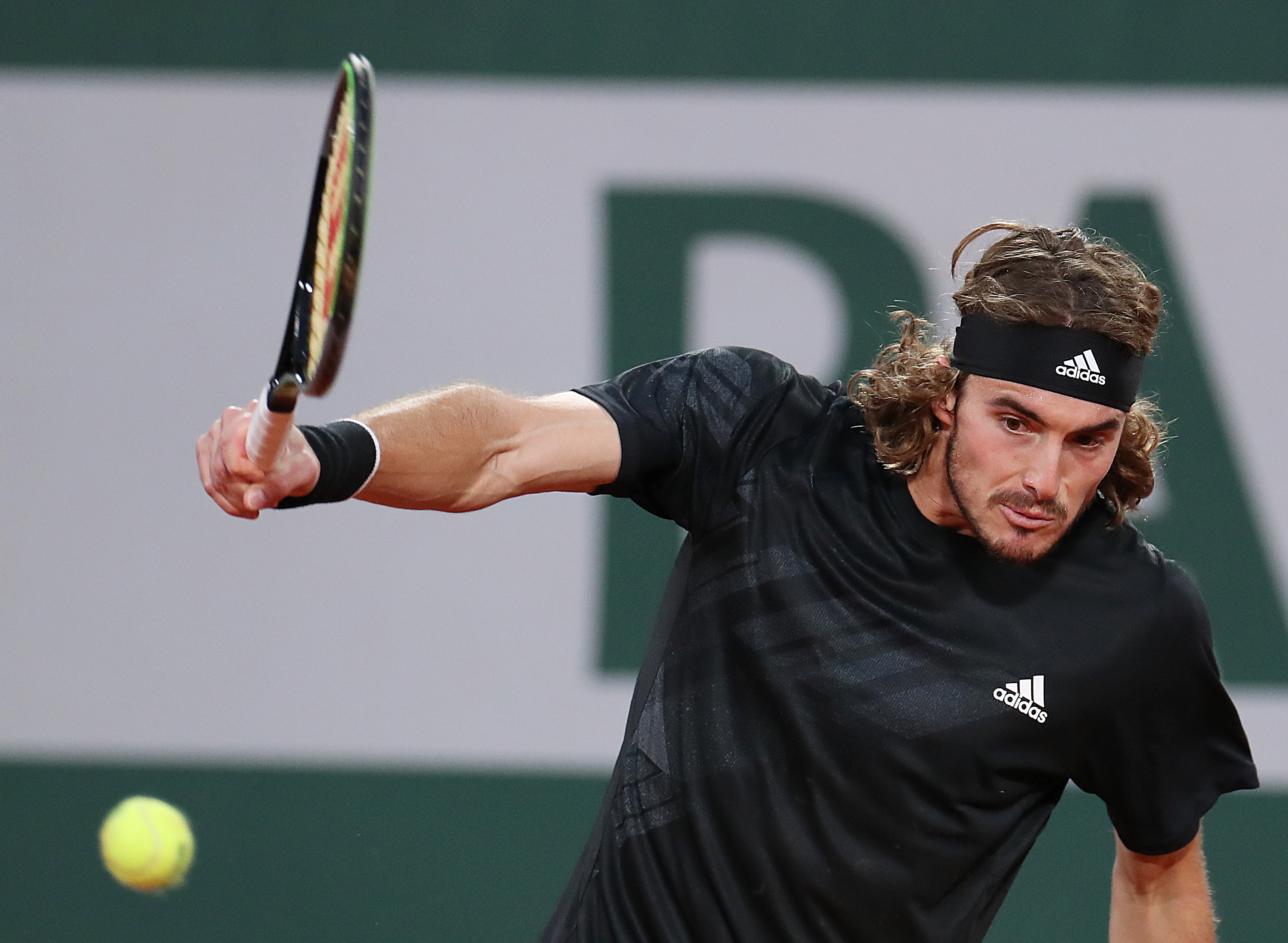 西班牙网球队轻取美国网球队，西西帕斯送出助攻的简单介绍