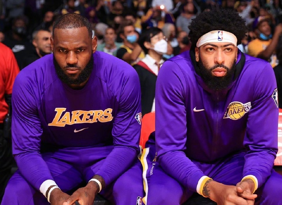 湖人完胜上海队，麦科勒姆带队取胜的简单介绍