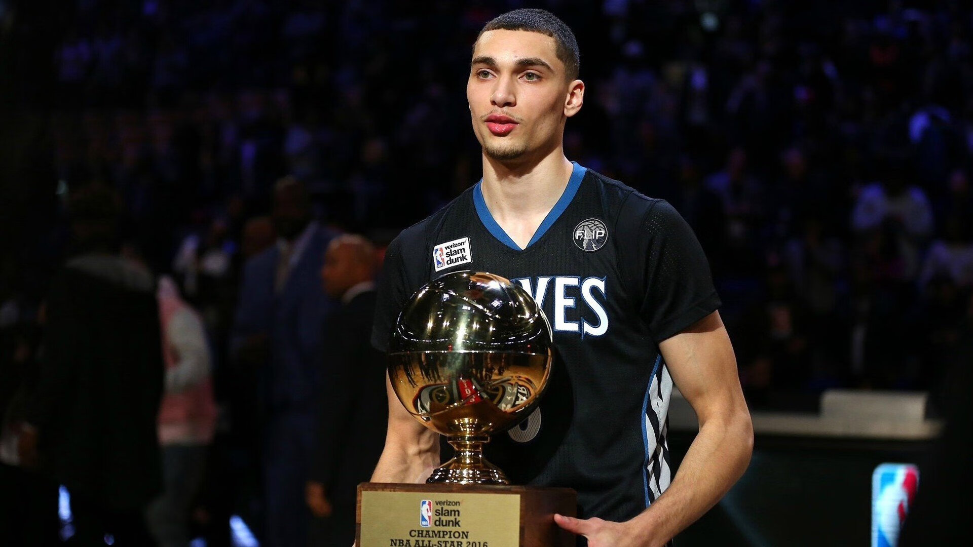 勇士对阵上海队，伦纳德关键战不手软，诠释巨星本色