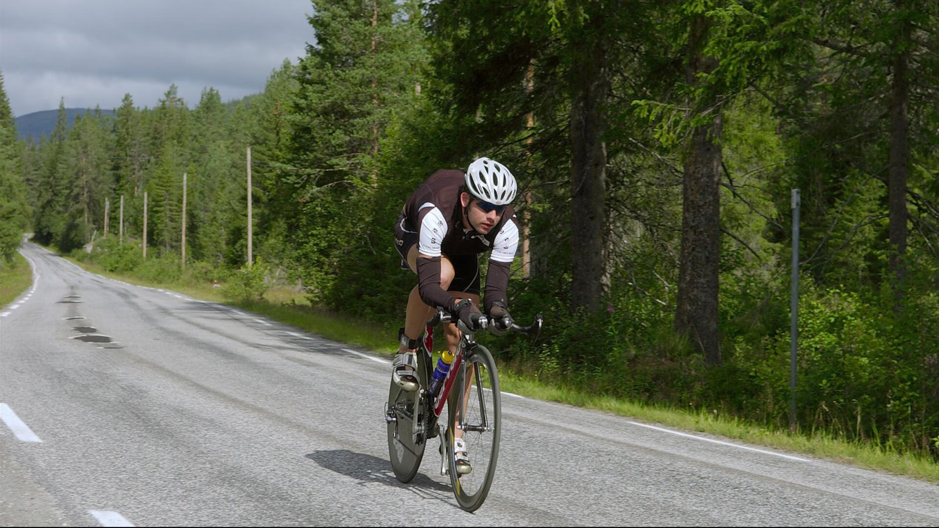 红牛绝杀迈凯伦！勒克莱尔关键制胜，F1赛季最戏剧性逆转诞生